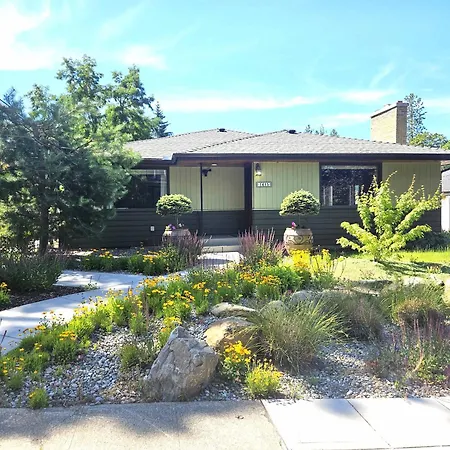 Theatrical Escape South Hill Home Near Downtown